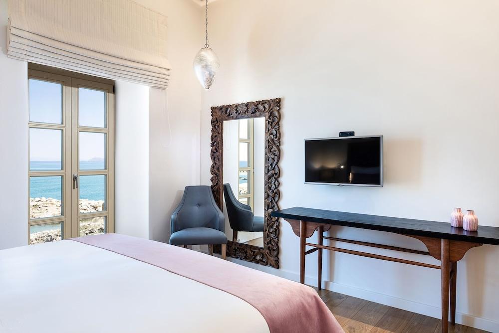 Avra Apartments Kolymbari Harbour Exterior photo